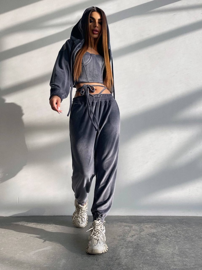 Велюровий комплект трійка: кофта + корсет з чашечками + джогери  Велюровий комплект трійка: кофта + корсет з чашечками + джогери  | PUSHKA SHOP