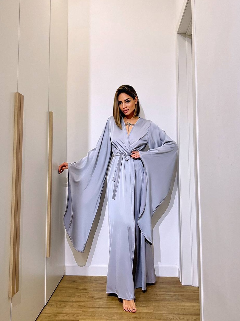 Шовковий халатик із розкльошеними рукавами Шовковий халатик із розкльошеними рукавами | PUSHKA SHOP