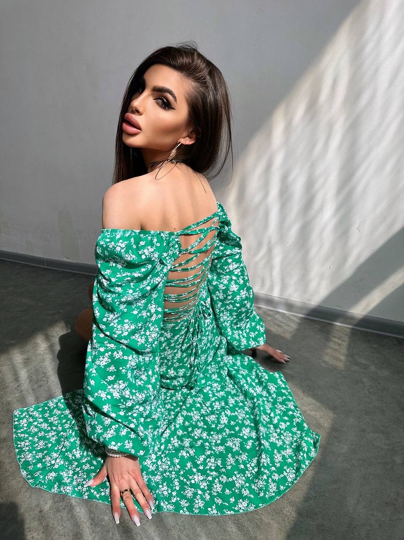 Квіткова сукня-міді зі шнурівкою на спинці та розрізом на ніжці Квіткова сукня-міді зі шнурівкою на спинці та розрізом на ніжці | PUSHKA SHOP