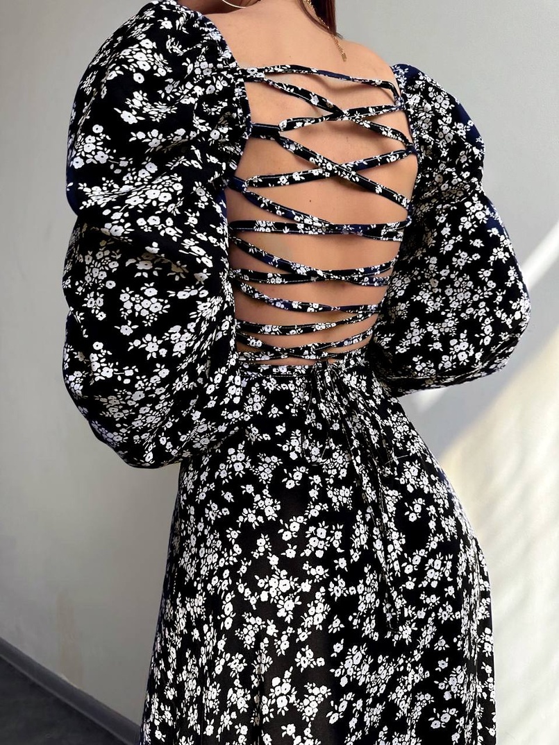 Улюблена сукня-міді зі шнурівкою на спинці та розрізом на ніжці Улюблена сукня-міді зі шнурівкою на спинці та розрізом на ніжці | PUSHKA SHOP