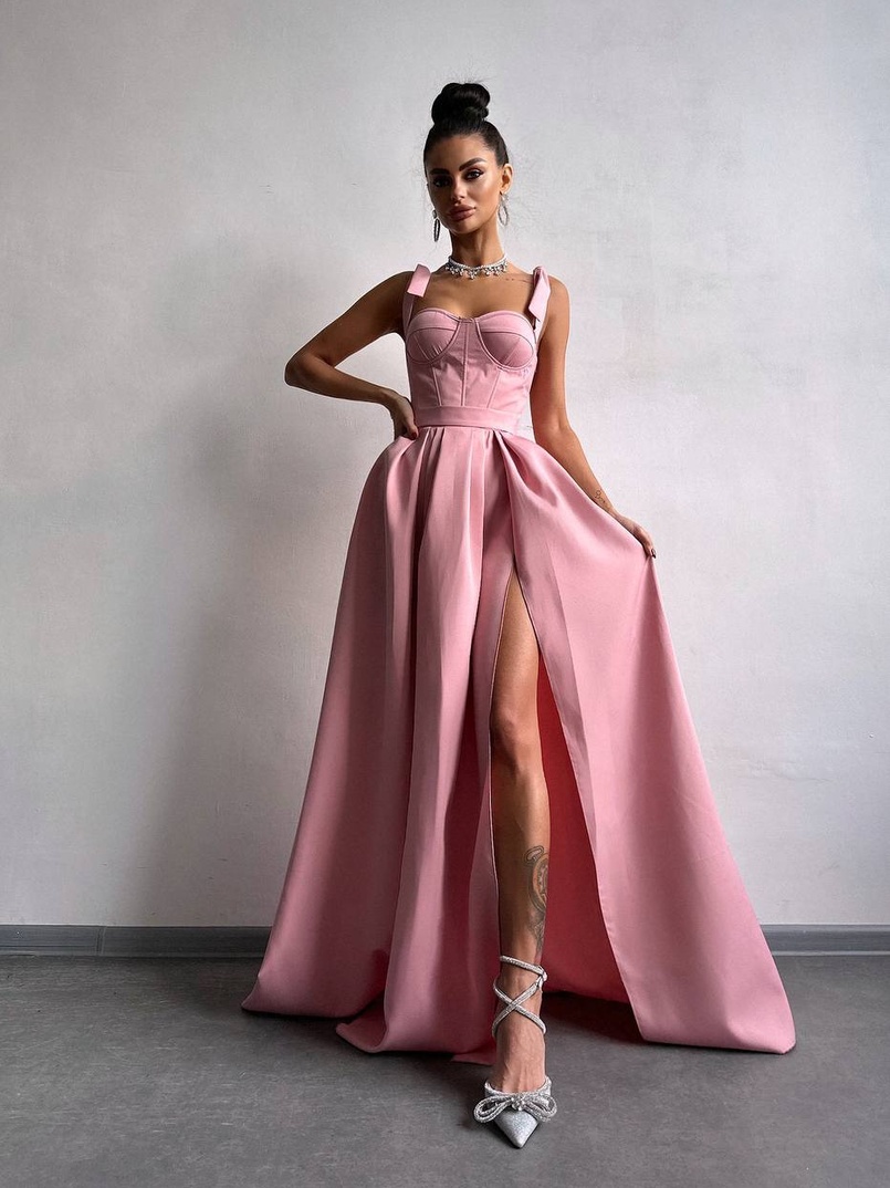 Сукня максі із чашечками та корсетним верхом Сукня максі із чашечками та корсетним верхом | PUSHKA SHOP