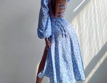 Квіткова сукня-міді зі шнурівкою на спинці та розрізом на ніжці Квіткова сукня-міді зі шнурівкою на спинці та розрізом на ніжці | PUSHKA SHOP