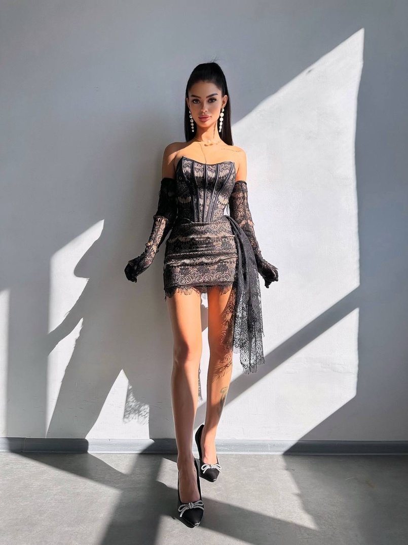 Сукня міні зі шлейфом та рукавичками Сукня міні зі шлейфом та рукавичками | PUSHKA SHOP