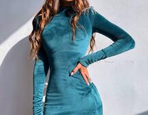 Оксамитова сукня з відкритою спинкою, декорована бахромою зі страз Оксамитова сукня з відкритою спинкою, декорована бахромою зі страз | PUSHKA SHOP