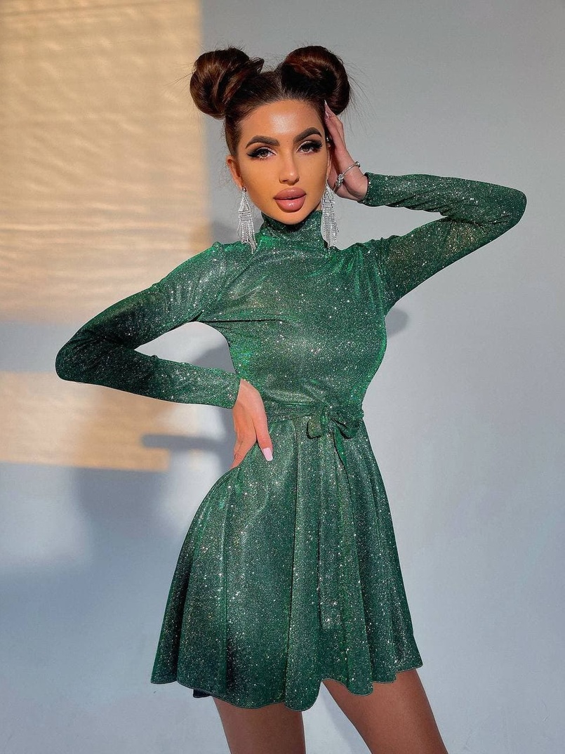 Блестящее платье с расклешенной юбкой и высоким воротом   Блестящее платье с расклешенной юбкой и высоким воротом   | PUSHKA SHOP