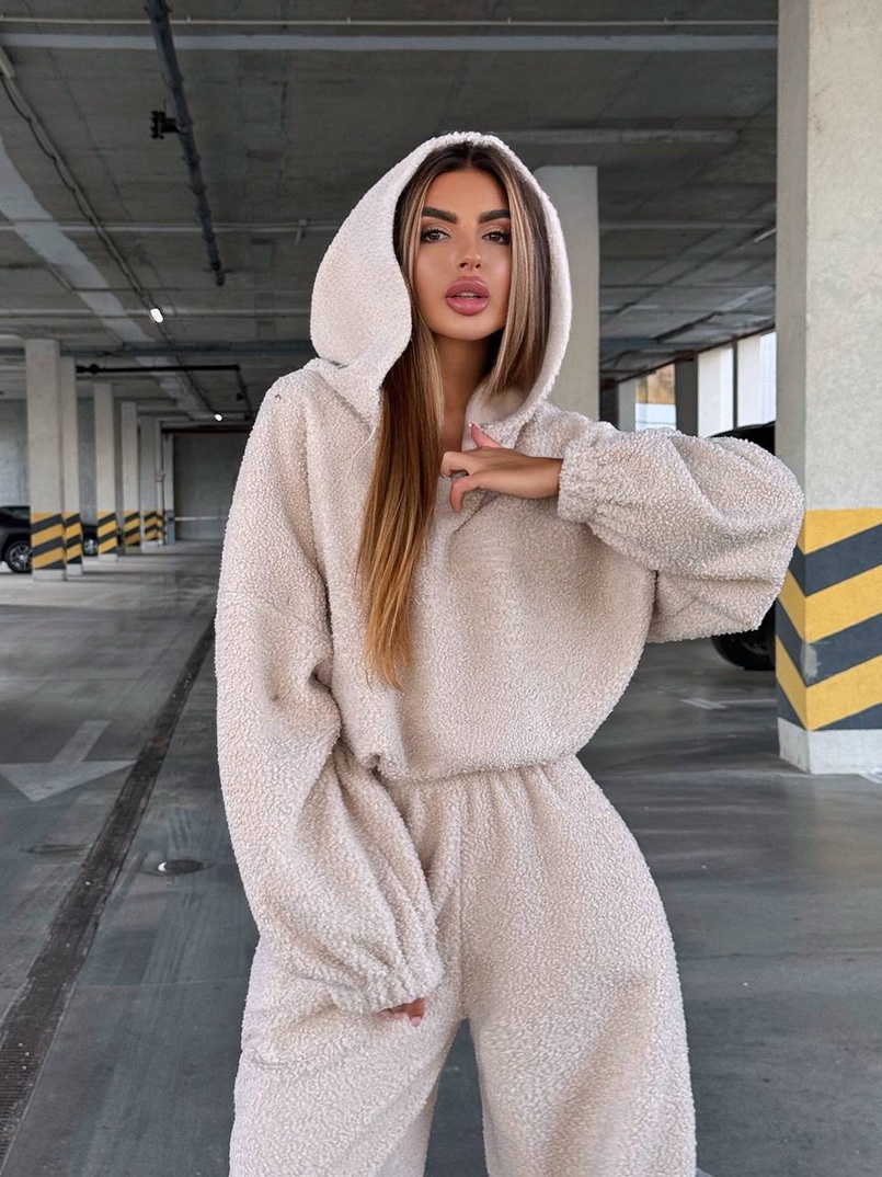Теплий та мʼякий комплект: Обʼємний худі з капюшоном та штани з манжетами  Дуже приємний до тіла Теплий та мʼякий комплект: Обʼємний худі з капюшоном та штани з манжетами  Дуже приємний до тіла | PUSHKA SHOP