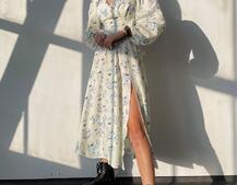 Квіткова сукня-міді з розрізом та об'ємними рукавами Квіткова сукня-міді з розрізом та об'ємними рукавами | PUSHKA SHOP