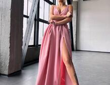 Сукня максі на тонких бретелях з розрізом на спідниці  | PUSHKA SHOP