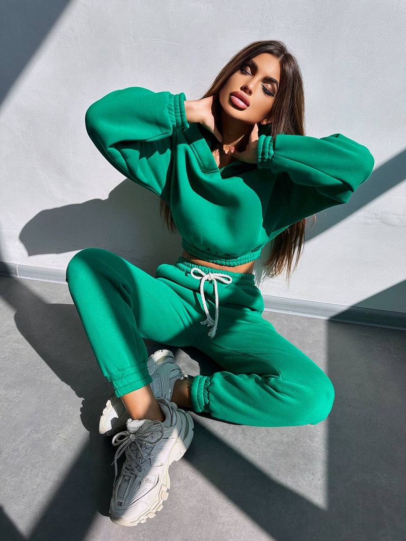 Базовий костюм на флісі з об'ємними капюшоном Базовий костюм на флісі з об'ємними капюшоном | PUSHKA SHOP