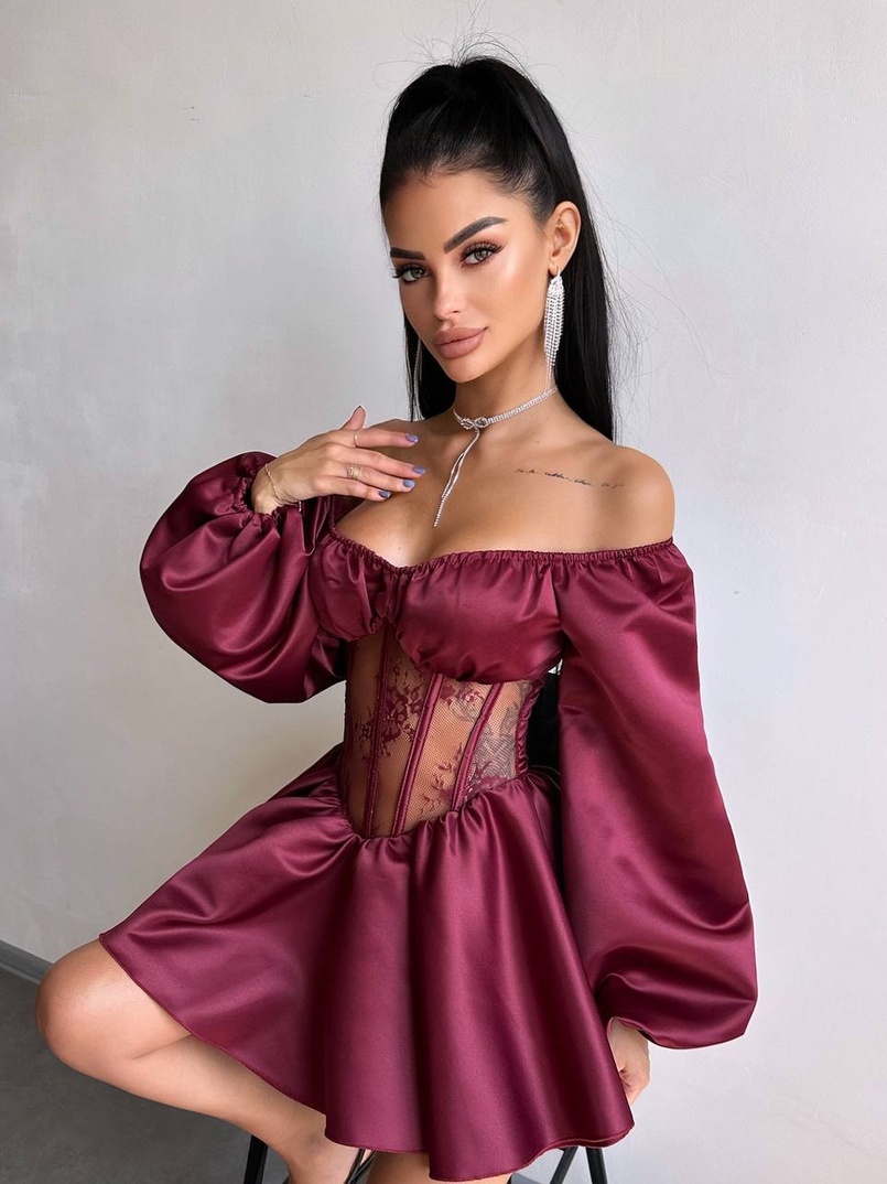 Атласна сукня з обʼємними рукавами та мереживом Атласна сукня з обʼємними рукавами та мереживом | PUSHKA SHOP