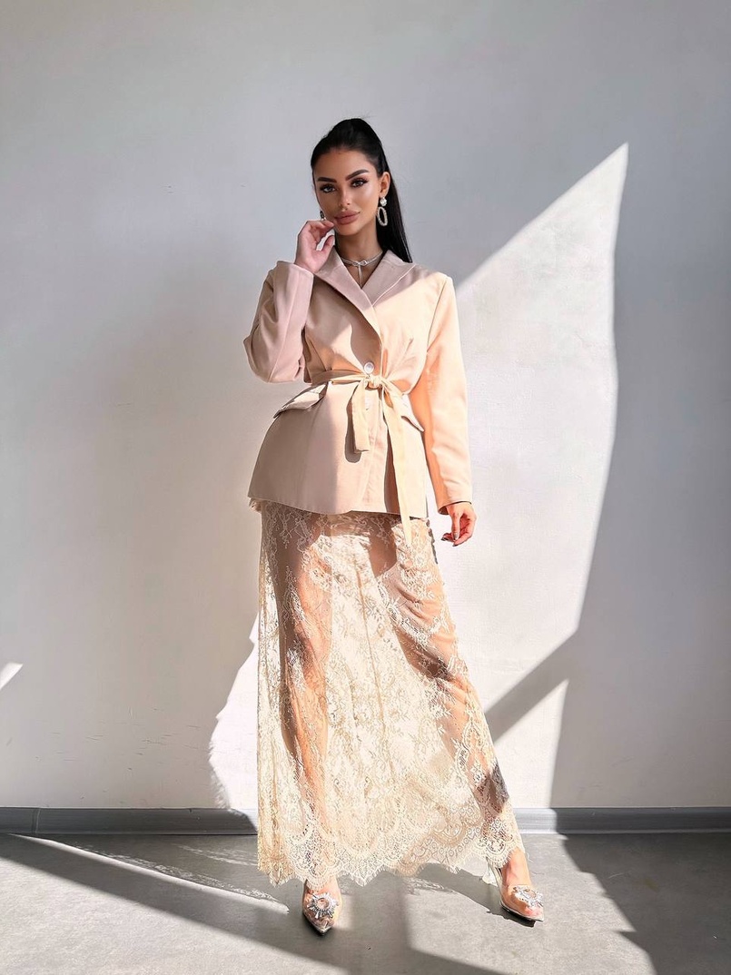 Комплект: піджак + блуза з баской + мереживна спідниця-шорти  Комплект: піджак + блуза з баской + мереживна спідниця-шорти  | PUSHKA SHOP