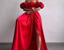 Сукня максі  з розрізом на спідниці та об’ємними рукавами  Сукня максі  з розрізом на спідниці та об’ємними рукавами  | PUSHKA SHOP