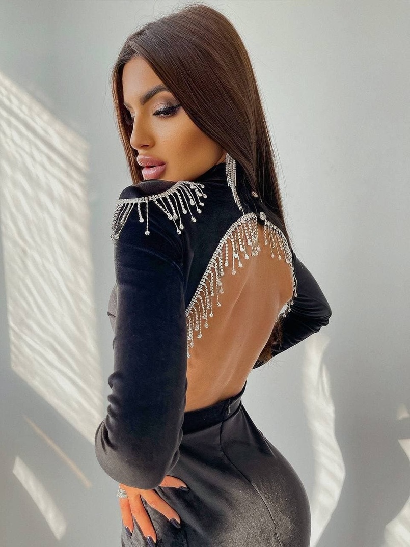 Оксамитова сукня з відкритою спинкою, декорована бахромою зі страз | PUSHKA SHOP