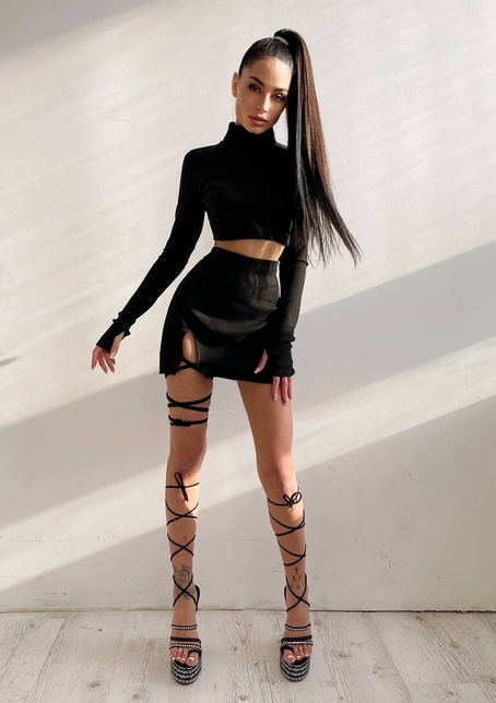 Комплект:  трикотажный топ с высоким горлом + замшевая юбка с завязками на ножку  Комплект:  трикотажный топ с высоким горлом + замшевая юбка с завязками на ножку  | PUSHKA SHOP