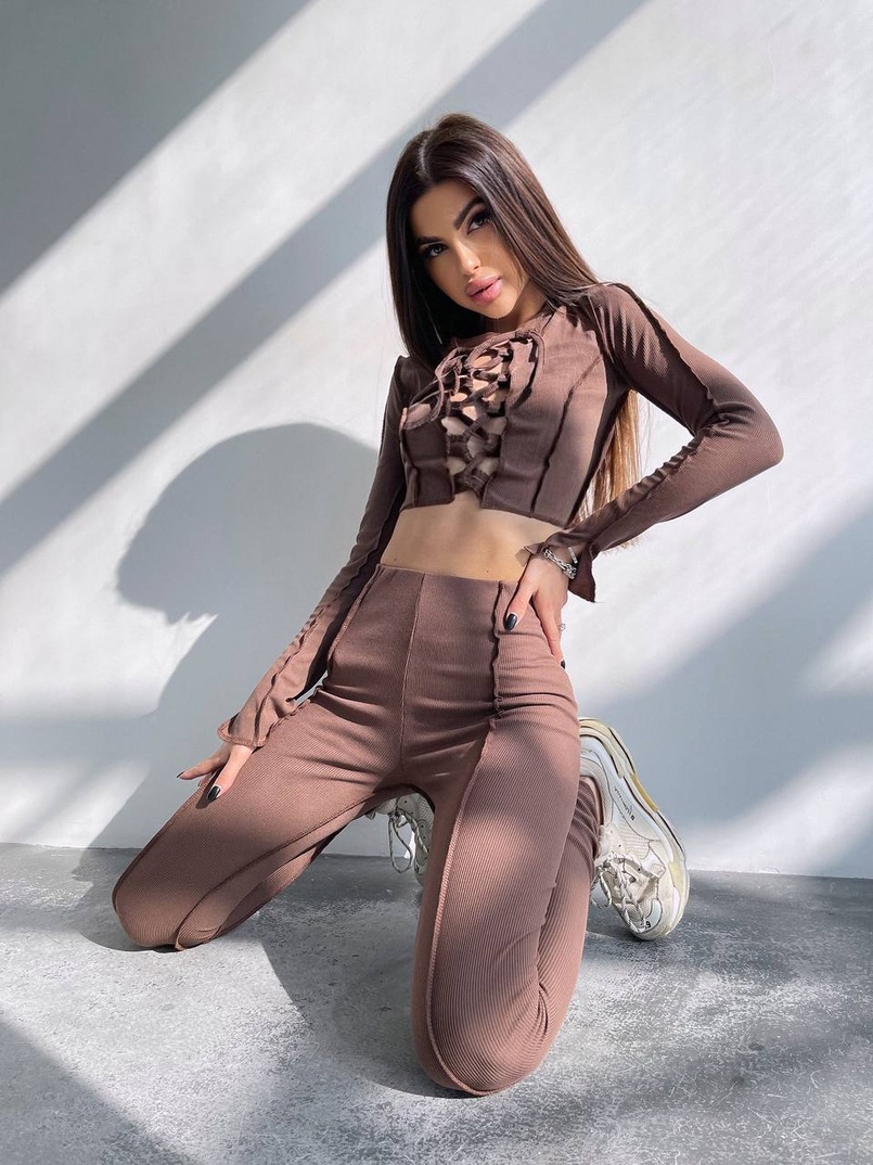 Комплект: топ зі шнурівкою на грудях + легінси Комплект: топ зі шнурівкою на грудях + легінси | PUSHKA SHOP