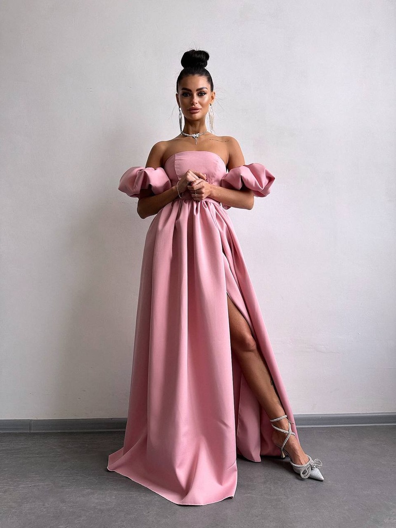 Сукня максі  з розрізом на спідниці та об’ємними рукавами  Сукня максі  з розрізом на спідниці та об’ємними рукавами  | PUSHKA SHOP