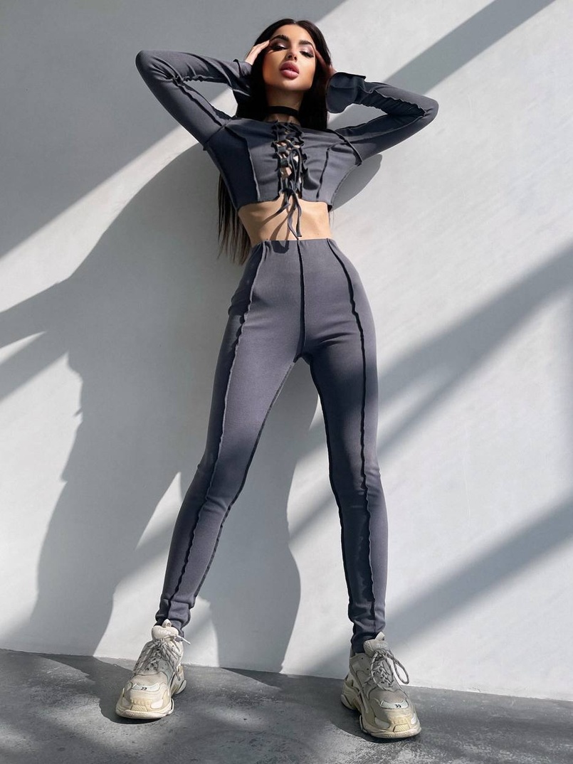 Комплект: топ зі шнурівкою на грудях + легінси Комплект: топ зі шнурівкою на грудях + легінси | PUSHKA SHOP