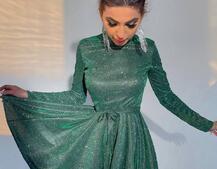 Блестящее платье с расклешенной юбкой и высоким воротом   Блестящее платье с расклешенной юбкой и высоким воротом   | PUSHKA SHOP