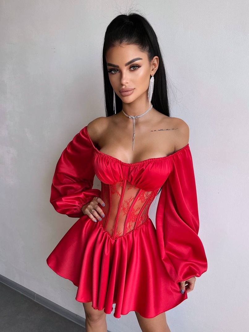 Атласна сукня з обʼємними рукавами та мереживом Атласна сукня з обʼємними рукавами та мереживом | PUSHKA SHOP