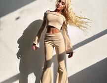 Трикотажний комплект: топ із хомутом + штани кльош Трикотажний комплект: топ із хомутом + штани кльош | PUSHKA SHOP