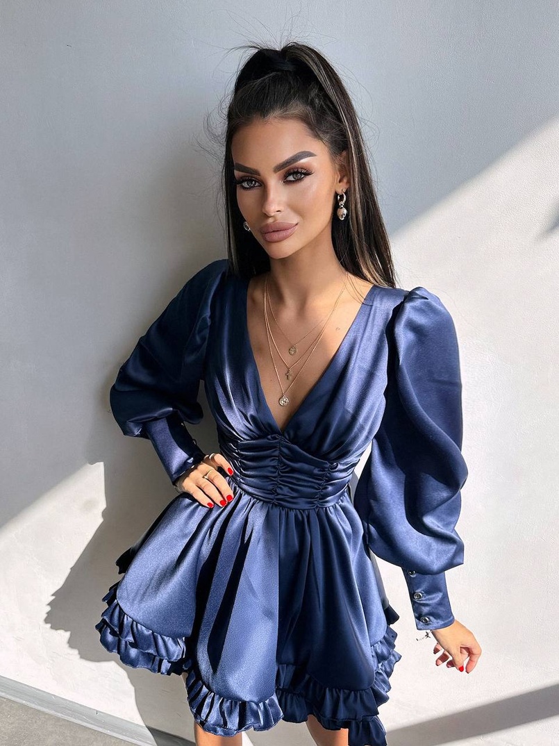 Атласна сукня з пишною подвійною спідницею та об‘ємними рукавами Атласна сукня з пишною подвійною спідницею та об‘ємними рукавами | PUSHKA SHOP