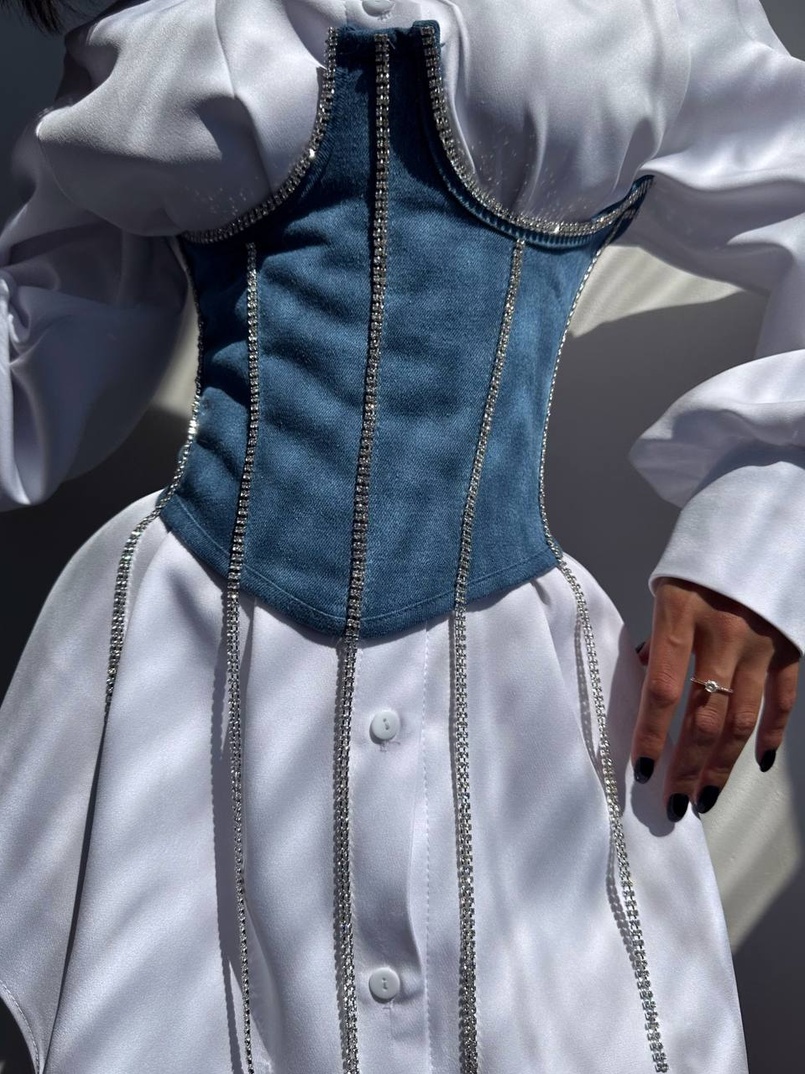 Приталена сорочка + корсет декорований камінцями  Ручна робота Приталена сорочка + корсет декорований камінцями  Ручна робота | PUSHKA SHOP