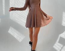 Приталенное трикотажное платье с высоким горлом Приталенное трикотажное платье с высоким горлом | PUSHKA SHOP