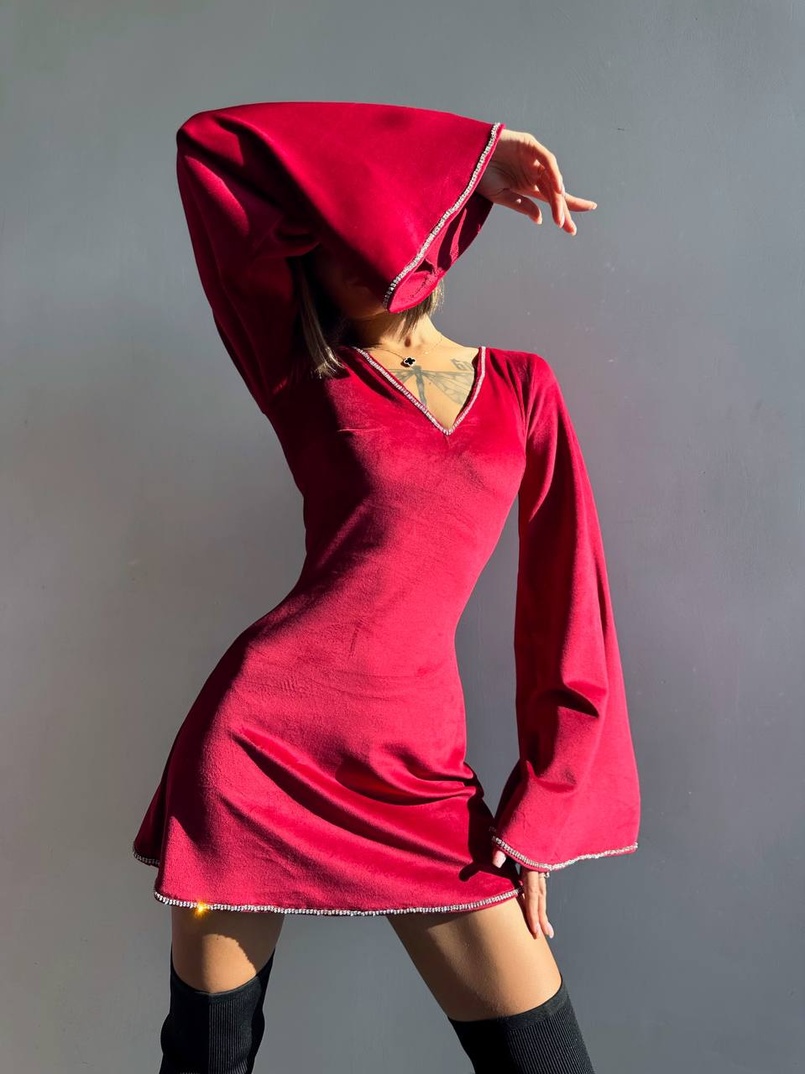 Оксамитова сукня,  декорована стразами з розкльошоними рукавами  Оксамитова сукня,  декорована стразами з розкльошоними рукавами  | PUSHKA SHOP