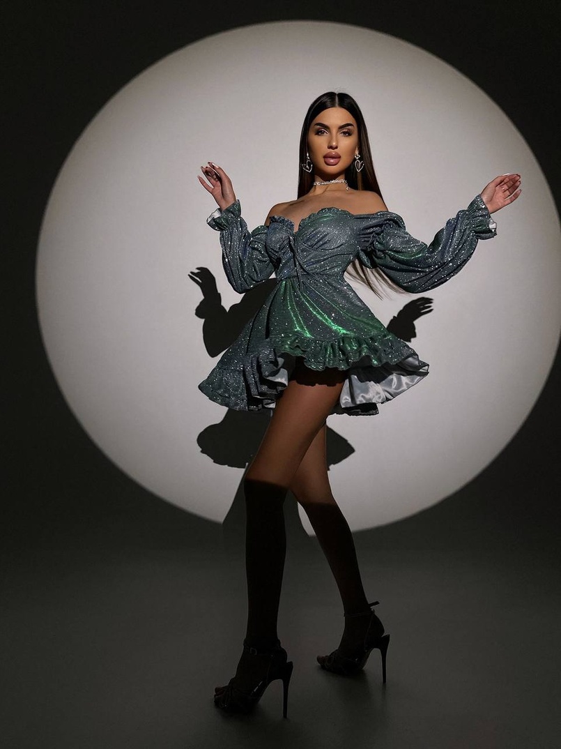 Блискуча сукня з чашечками та пишною спідницею Блискуча сукня з чашечками та пишною спідницею | PUSHKA SHOP