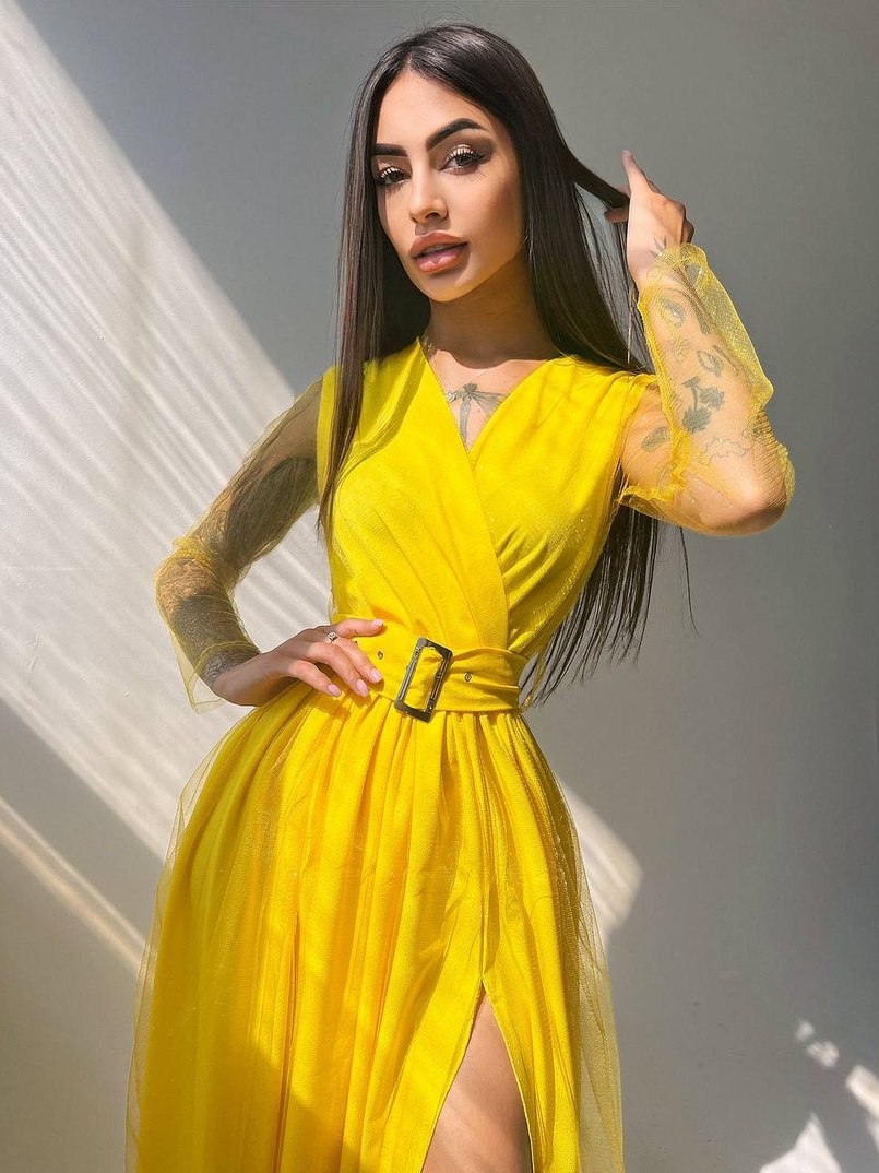 Блискуча сукня-міді із запахом на грудях і розрізом на спідниці з широким поясом  Блискуча сукня-міді із запахом на грудях і розрізом на спідниці з широким поясом  | PUSHKA SHOP