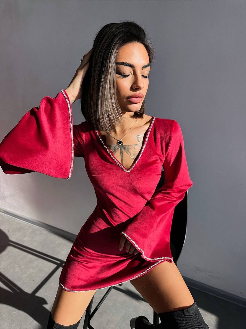 Оксамитова сукня,  декорована стразами з розкльошоними рукавами  Оксамитова сукня,  декорована стразами з розкльошоними рукавами  | PUSHKA SHOP