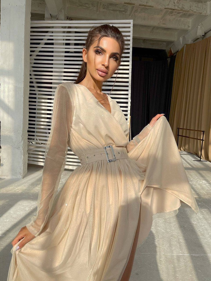 Блискуча сукня-міді із запахом на грудях і розрізом на спідниці з широким поясом  Блискуча сукня-міді із запахом на грудях і розрізом на спідниці з широким поясом  | PUSHKA SHOP