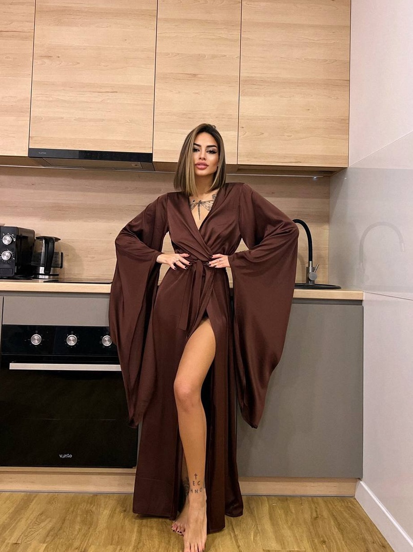 Шовковий халатик із розкльошеними рукавами Шовковий халатик із розкльошеними рукавами | PUSHKA SHOP