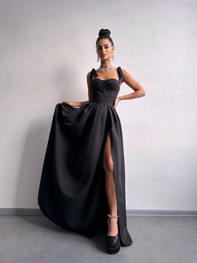 Сукня максі із чашечками та корсетним верхом Сукня максі із чашечками та корсетним верхом | PUSHKA SHOP