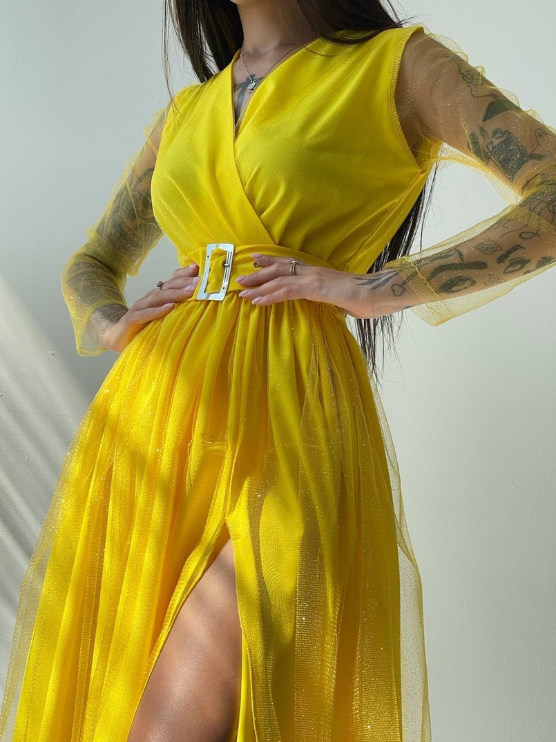 Блискуча сукня-міді із запахом на грудях і розрізом на спідниці з широким поясом  Блискуча сукня-міді із запахом на грудях і розрізом на спідниці з широким поясом  | PUSHKA SHOP