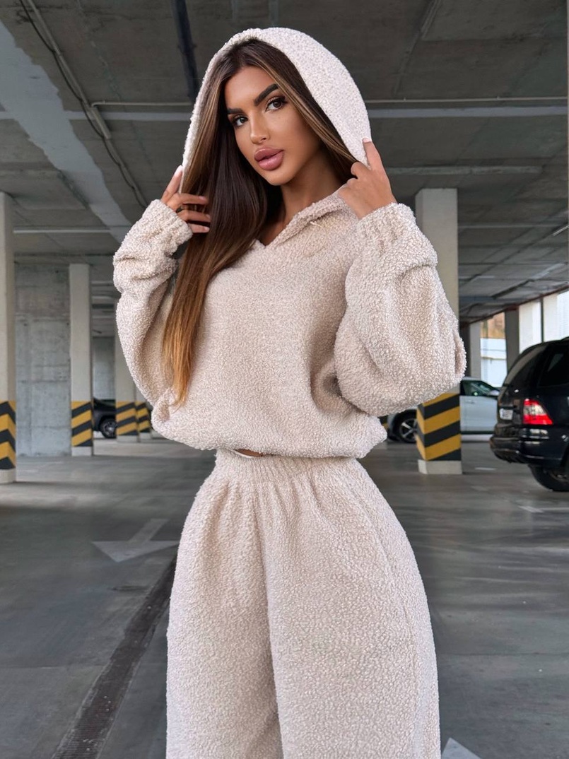 Теплий та мʼякий комплект: Обʼємний худі з капюшоном та штани з манжетами  Дуже приємний до тіла Теплий та мʼякий комплект: Обʼємний худі з капюшоном та штани з манжетами  Дуже приємний до тіла | PUSHKA SHOP