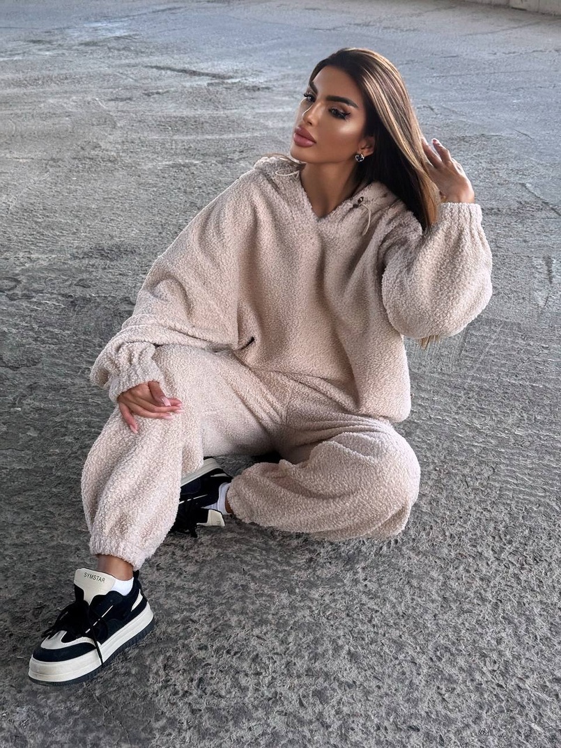 Теплий та мʼякий комплект: Обʼємний худі з капюшоном та штани з манжетами  Дуже приємний до тіла Теплий та мʼякий комплект: Обʼємний худі з капюшоном та штани з манжетами  Дуже приємний до тіла | PUSHKA SHOP