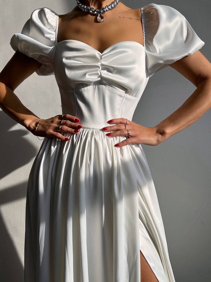 Атласна сукня максі із розрізом на спідниці Атласна сукня максі із розрізом на спідниці | PUSHKA SHOP