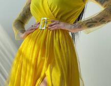 Блискуча сукня-міді із запахом на грудях і розрізом на спідниці з широким поясом  Блискуча сукня-міді із запахом на грудях і розрізом на спідниці з широким поясом  | PUSHKA SHOP