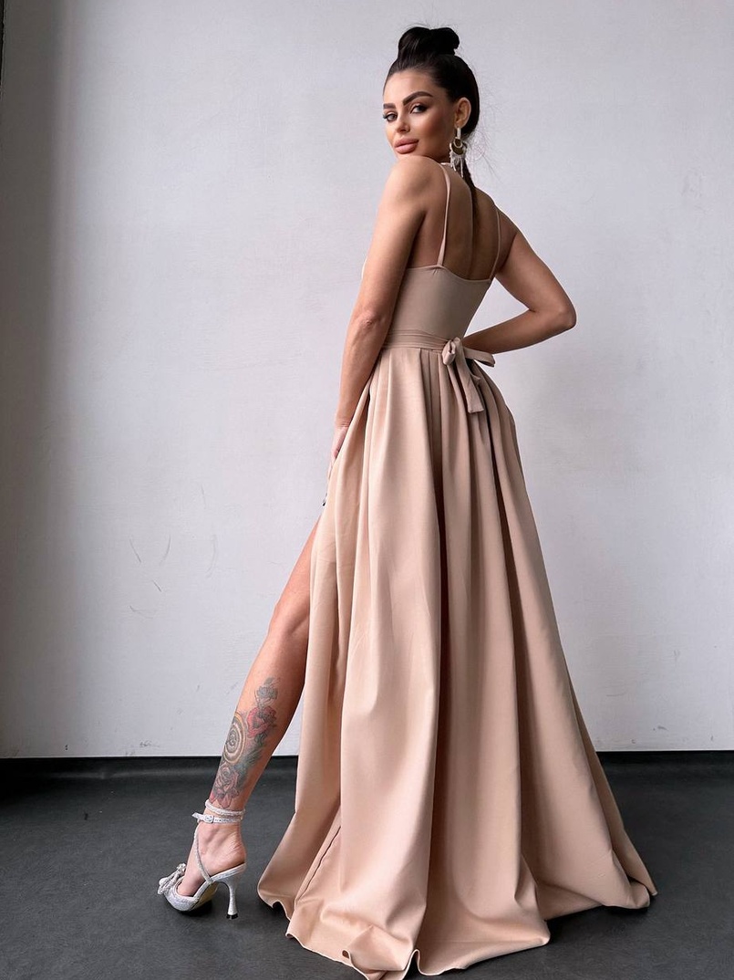 Сукня максі на тонких бретелях з розрізом на спідниці  | PUSHKA SHOP