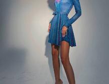 Блестящее платье с расклешенной юбкой и высоким воротом   Блестящее платье с расклешенной юбкой и высоким воротом   | PUSHKA SHOP