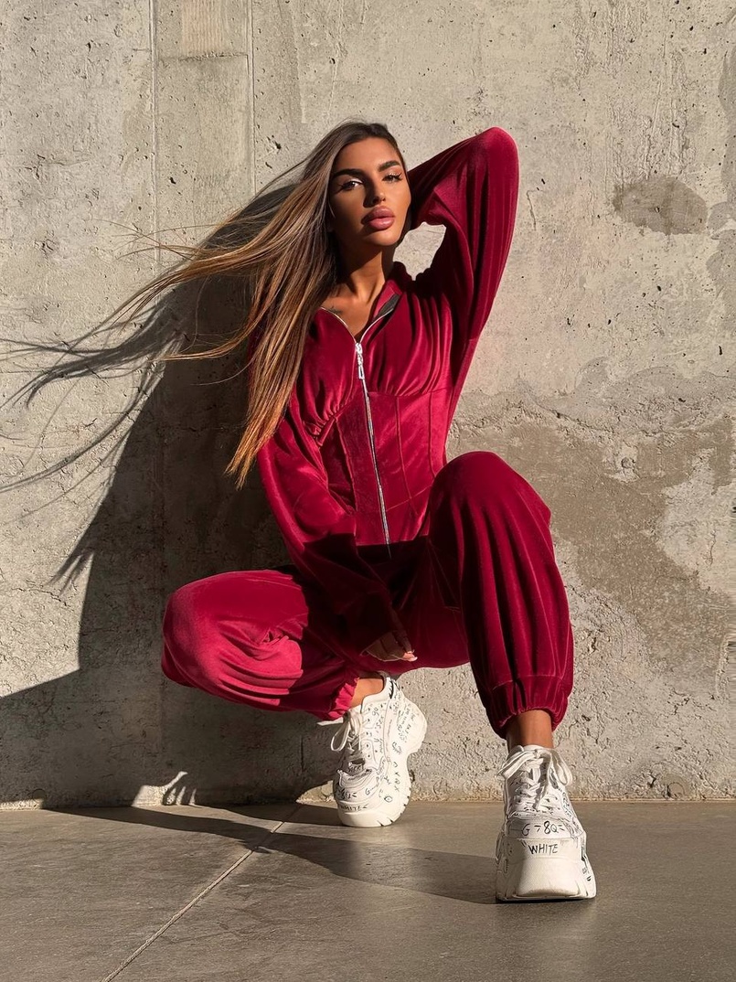 Велюровий комбінезон з елементами корсету Велюровий комбінезон з елементами корсету | PUSHKA SHOP