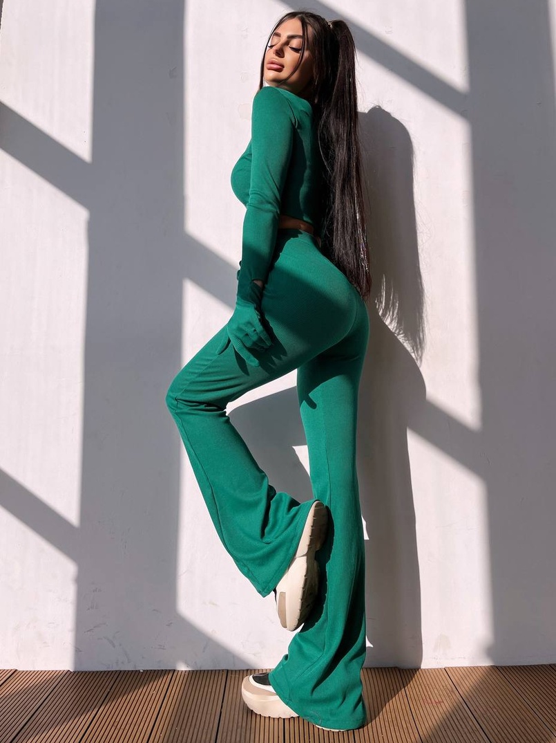 Комплект: штани кльош + топ з рукавичками та прорізами для рук Комплект: штани кльош + топ з рукавичками та прорізами для рук | PUSHKA SHOP