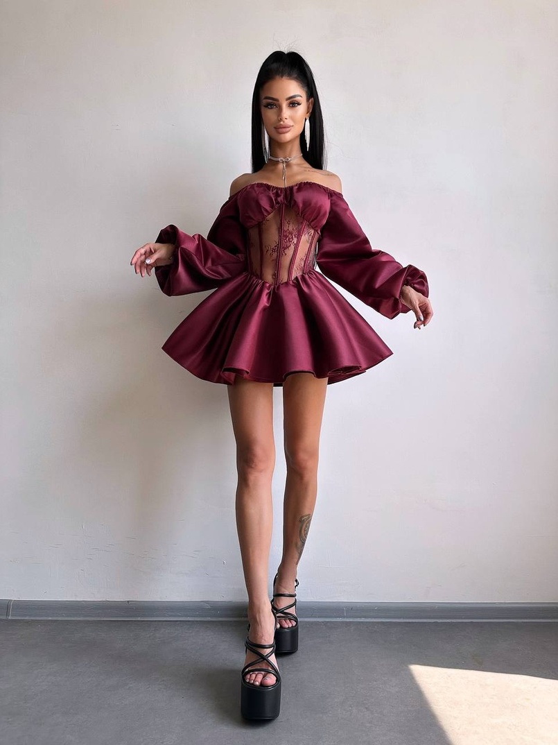 Атласна сукня з обʼємними рукавами та мереживом Атласна сукня з обʼємними рукавами та мереживом | PUSHKA SHOP