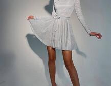 Блискуча сукня з розкльошеною спідницею та високим коміром Блискуча сукня з розкльошеною спідницею та високим коміром | PUSHKA SHOP