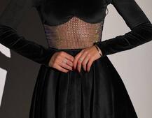 Оксамитова сукня декорована сіткою із стразами Оксамитова сукня декорована сіткою із стразами | PUSHKA SHOP