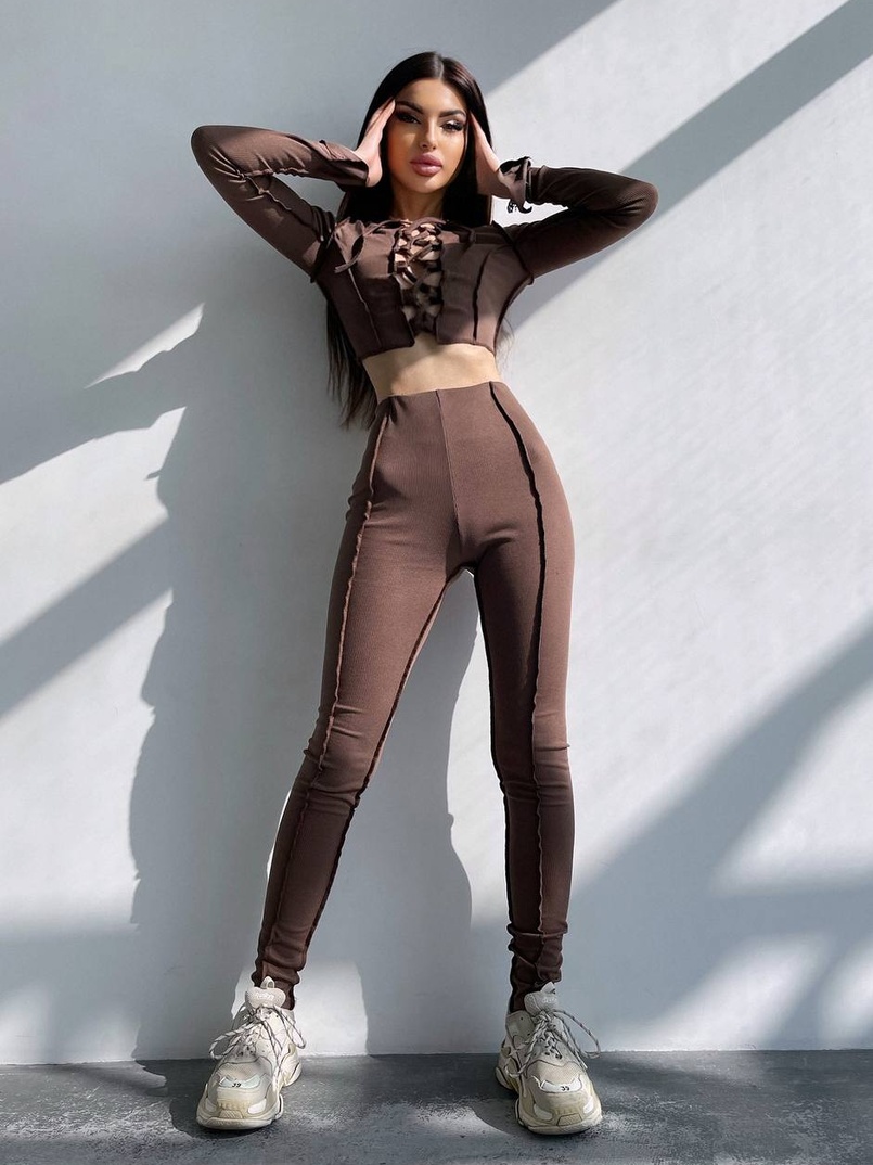 Комплект: топ зі шнурівкою на грудях + легінси Комплект: топ зі шнурівкою на грудях + легінси | PUSHKA SHOP