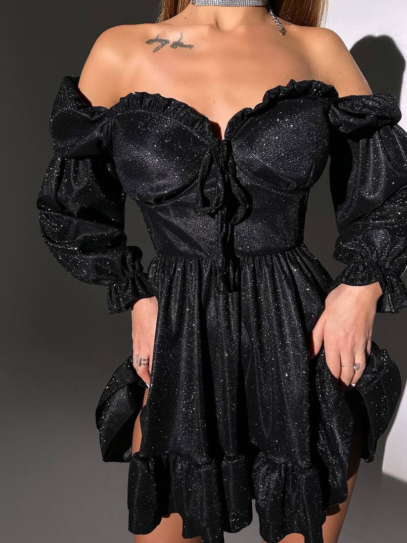 Блискуча сукня з чашечками та пишною спідницею Блискуча сукня з чашечками та пишною спідницею | PUSHKA SHOP