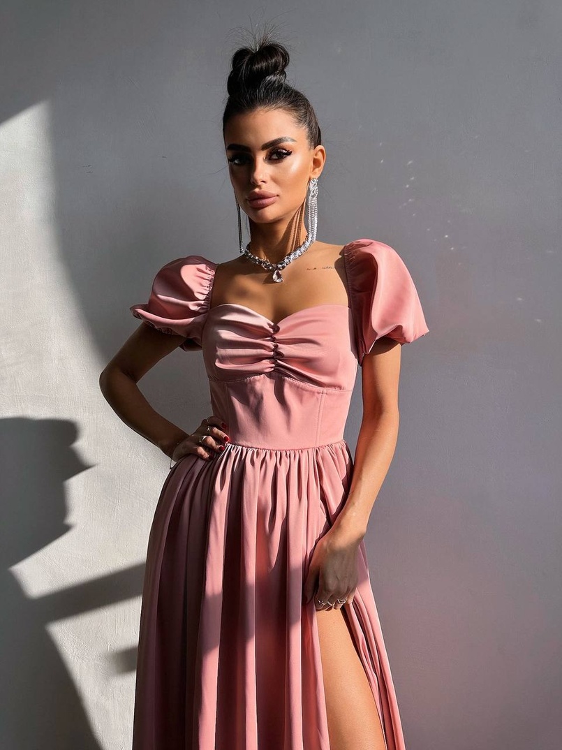 Атласна сукня максі із розрізом на спідниці Атласна сукня максі із розрізом на спідниці | PUSHKA SHOP