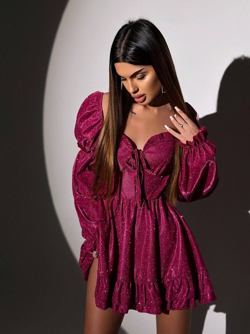 Блискуча сукня з чашечками та пишною спідницею Блискуча сукня з чашечками та пишною спідницею | PUSHKA SHOP